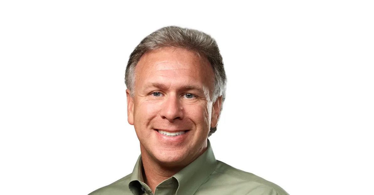 Phil Schiller (Apple): Minimalist Marketing that Amplifies Product Quality